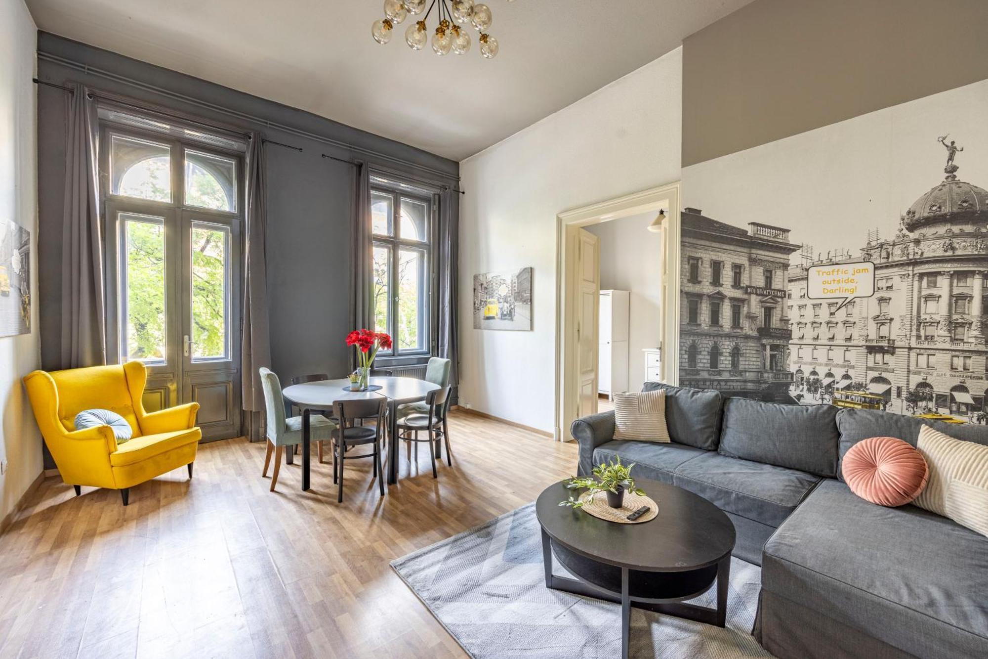 Cozy & Nostalgic Style In The Center Apartman