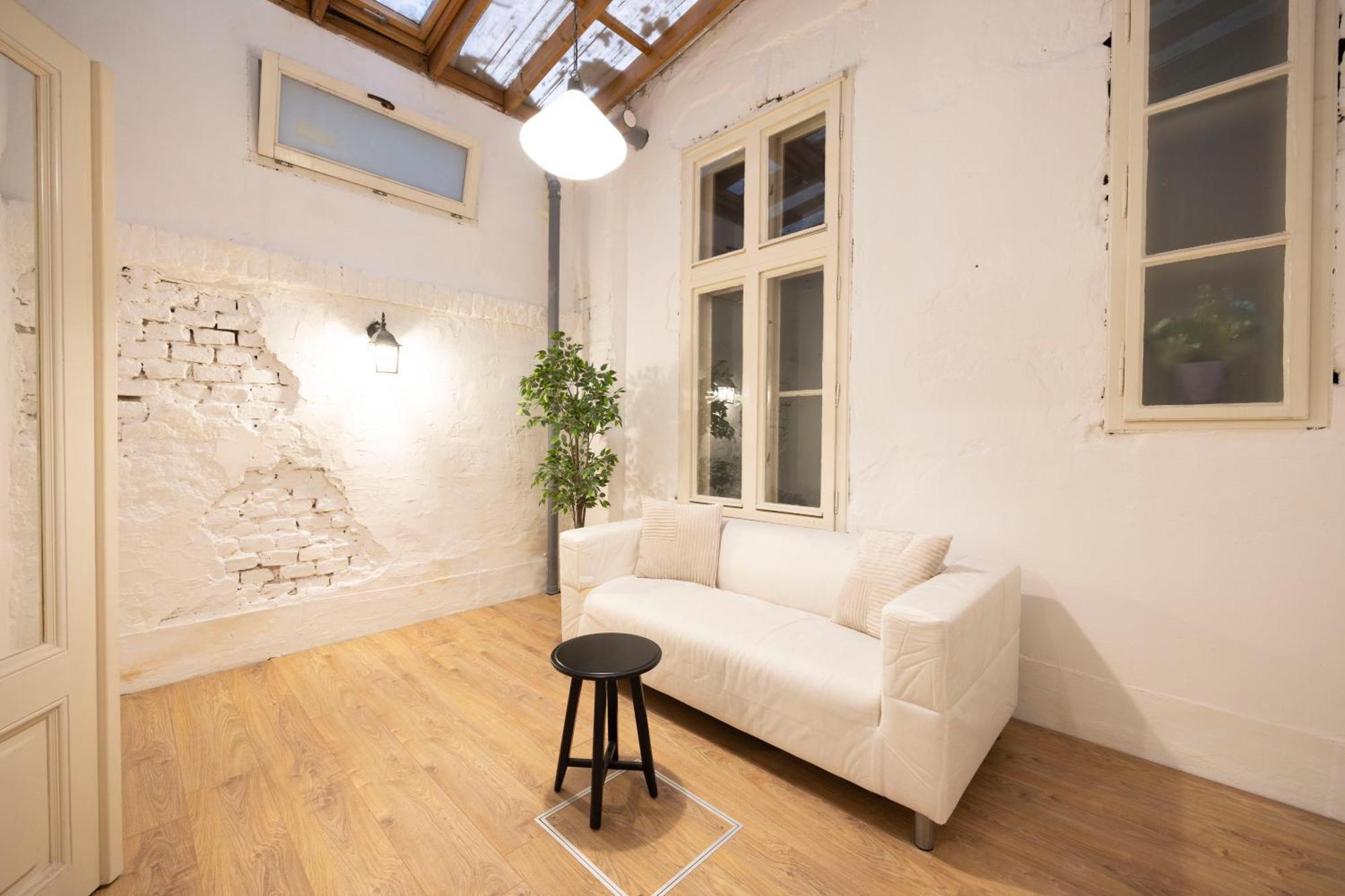 Cozy & Nostalgic Style In The Center Apartman *
