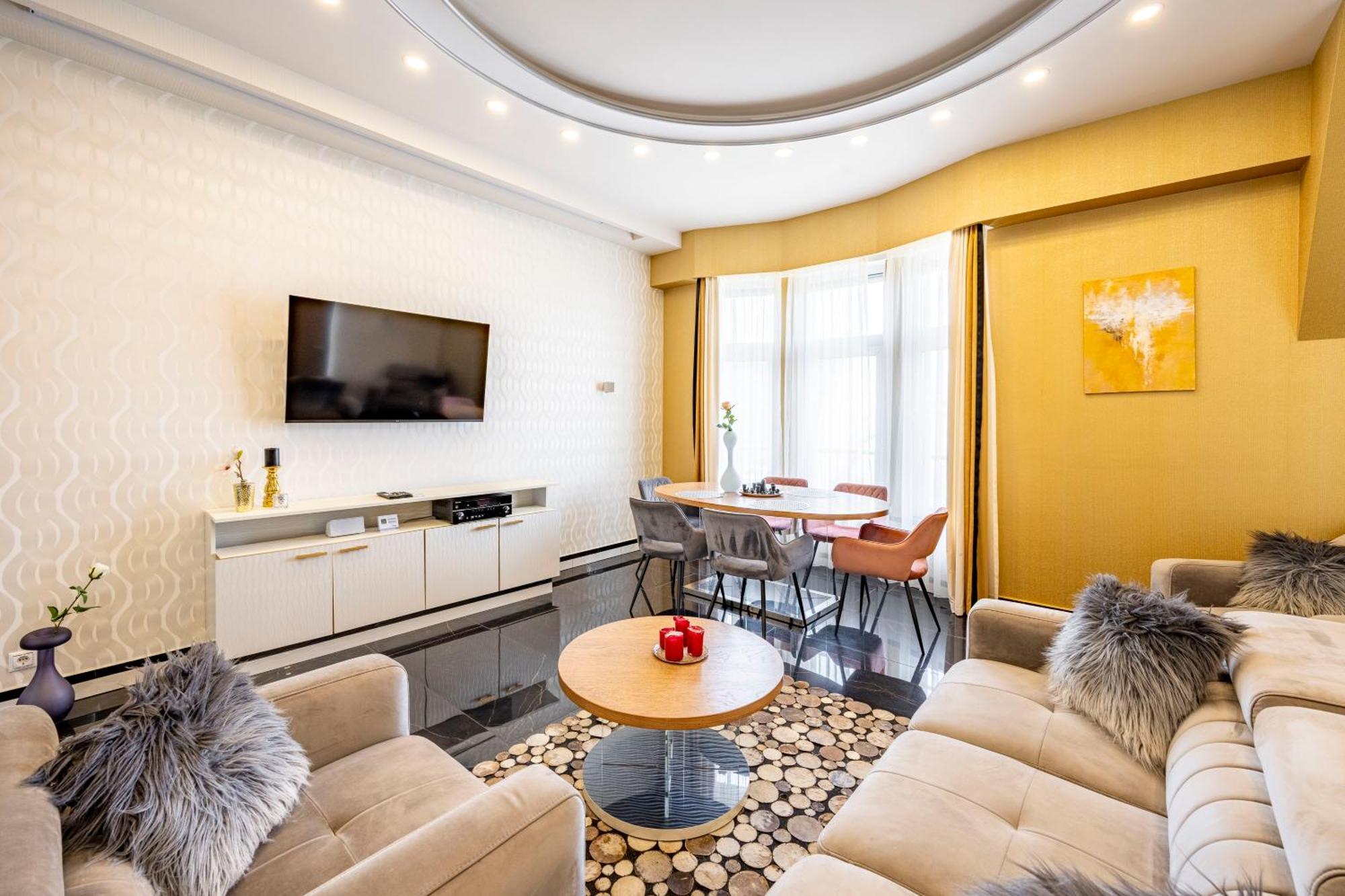 Luxury Royal By Prestige Homes Apartament