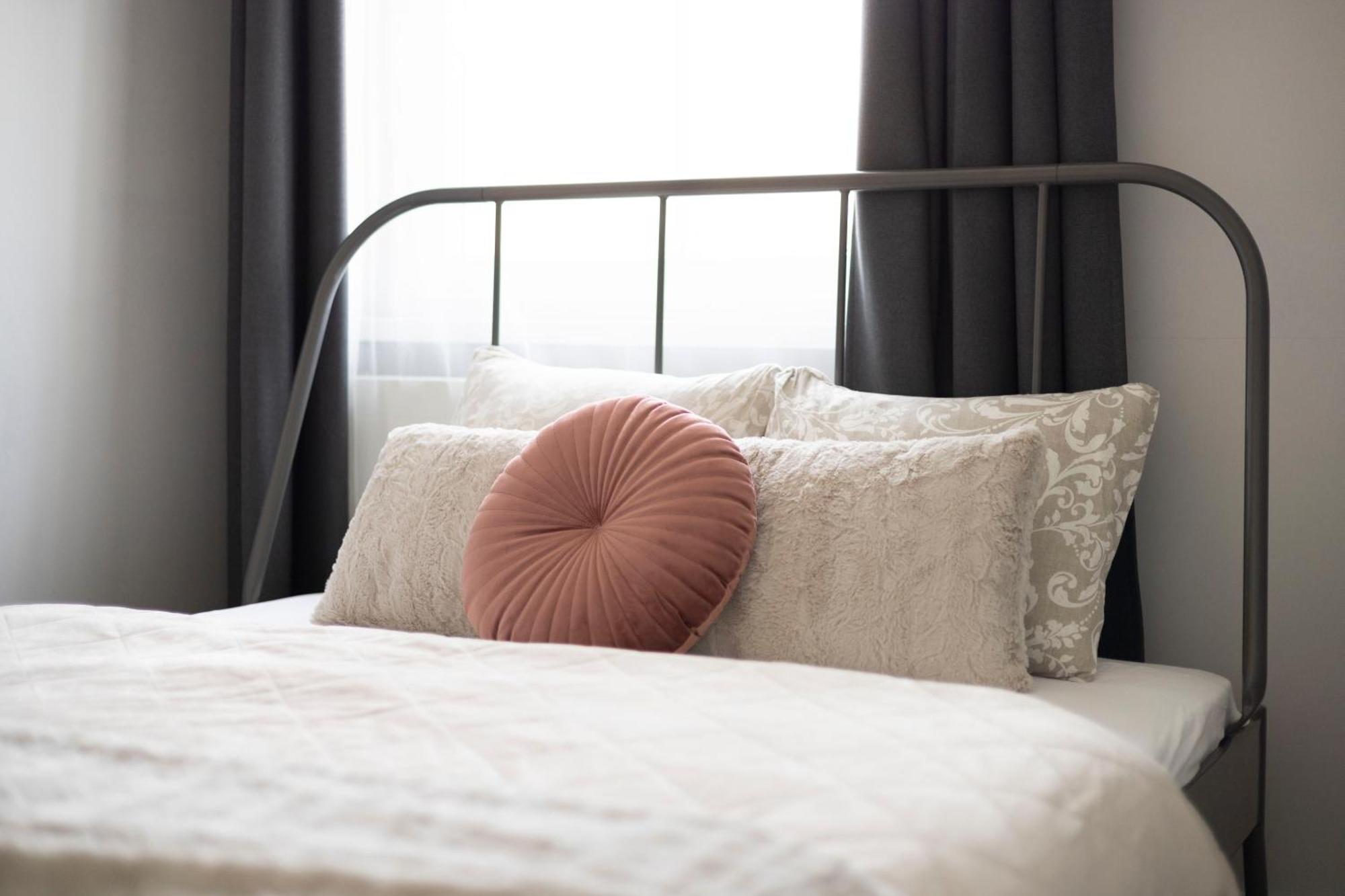 Stylish & Spacious By Prestige Homes * Budapest