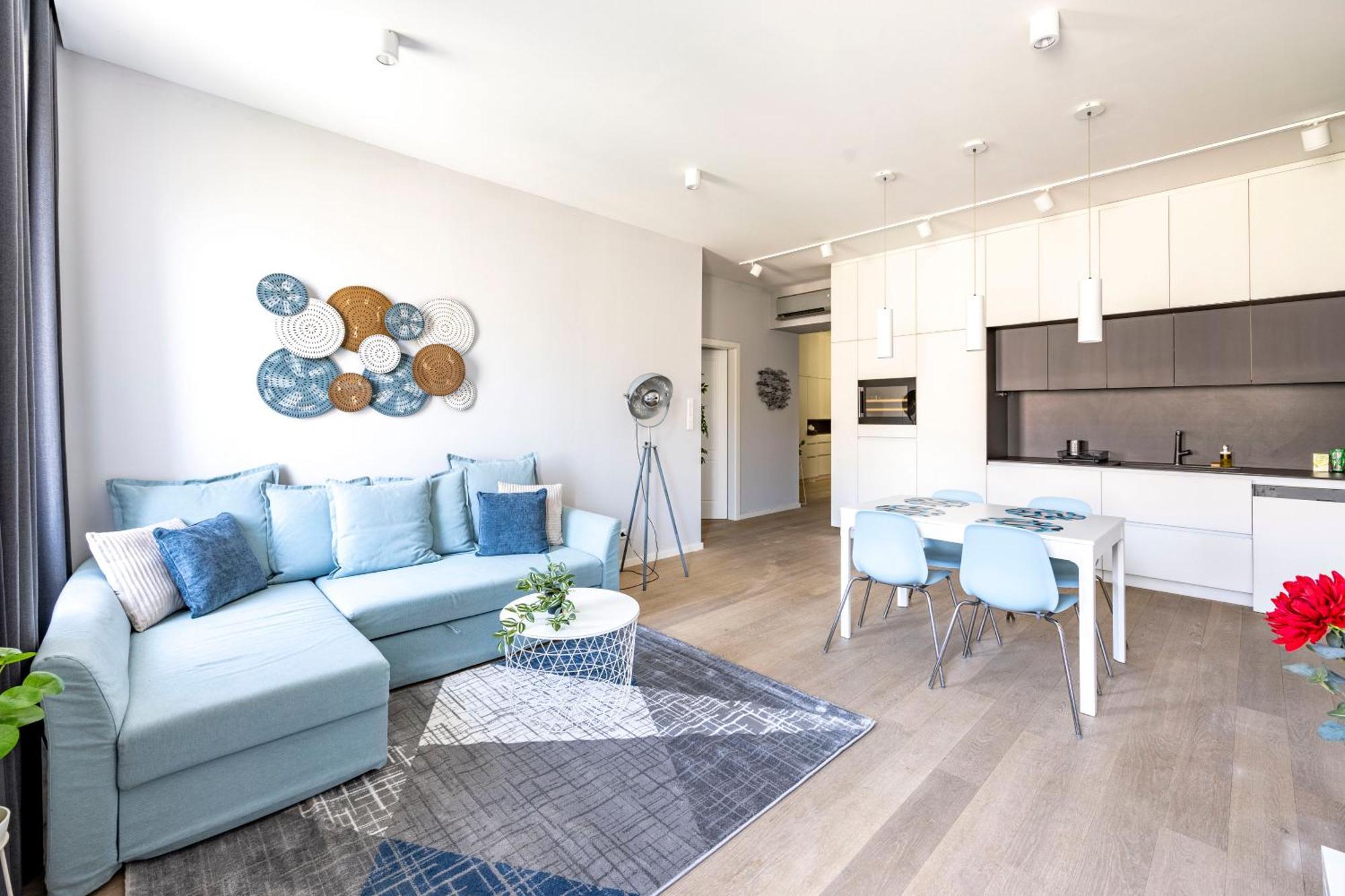 Stylish & Spacious By Prestige Homes * Budapest