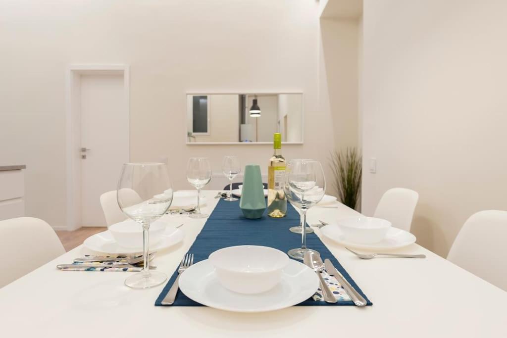 Luxury New-3bdr 3bth Sauna!city Center Apartment *