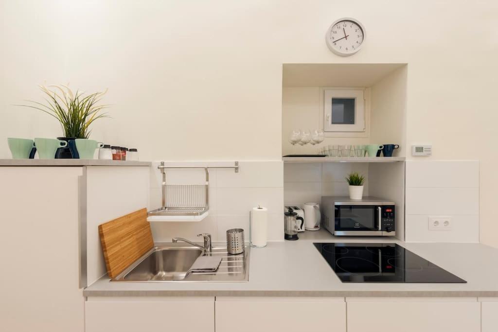 Luxury New-3bdr 3bth Sauna!city Center Apartment *