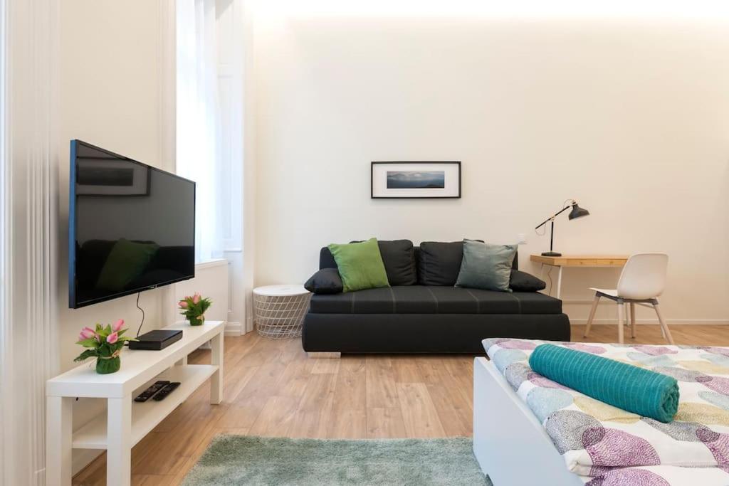 Apartment Luxury New-3bdr 3bth Sauna!city Center *