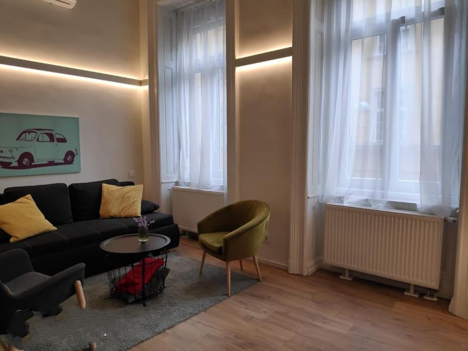 Luxury New-3bdr 3bth Sauna!city Center Apartment *