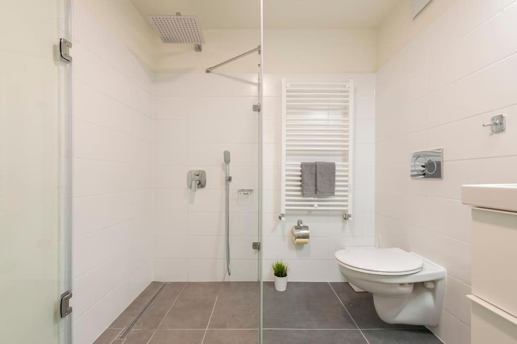 Luxury New-3bdr 3bth Sauna!city Center *