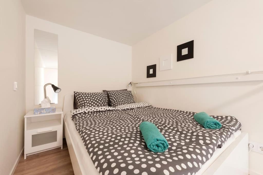Apartment Luxury New-3bdr 3bth Sauna!city Center *