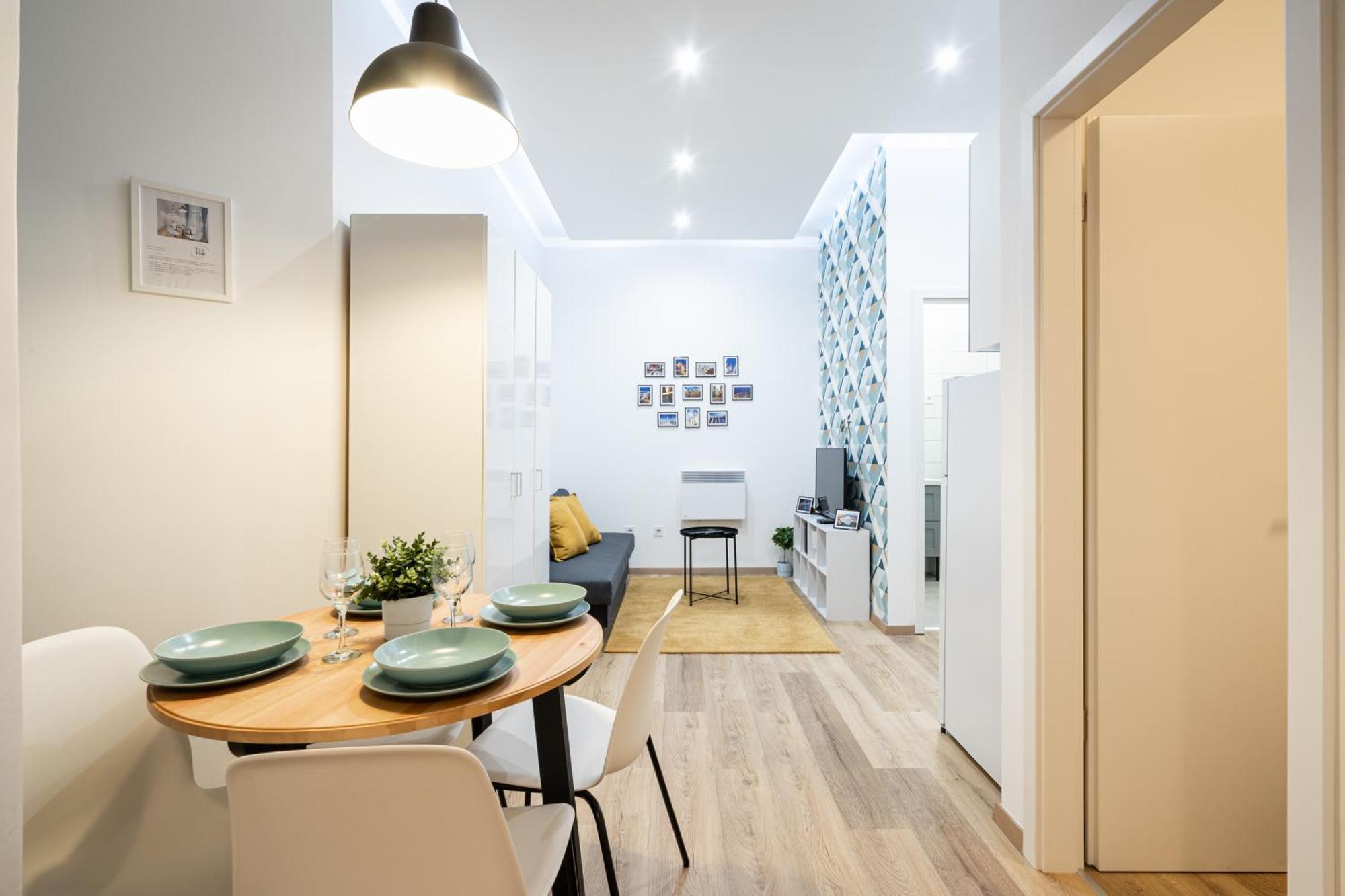 Kristi Tiptop In The Heart Of Apartament