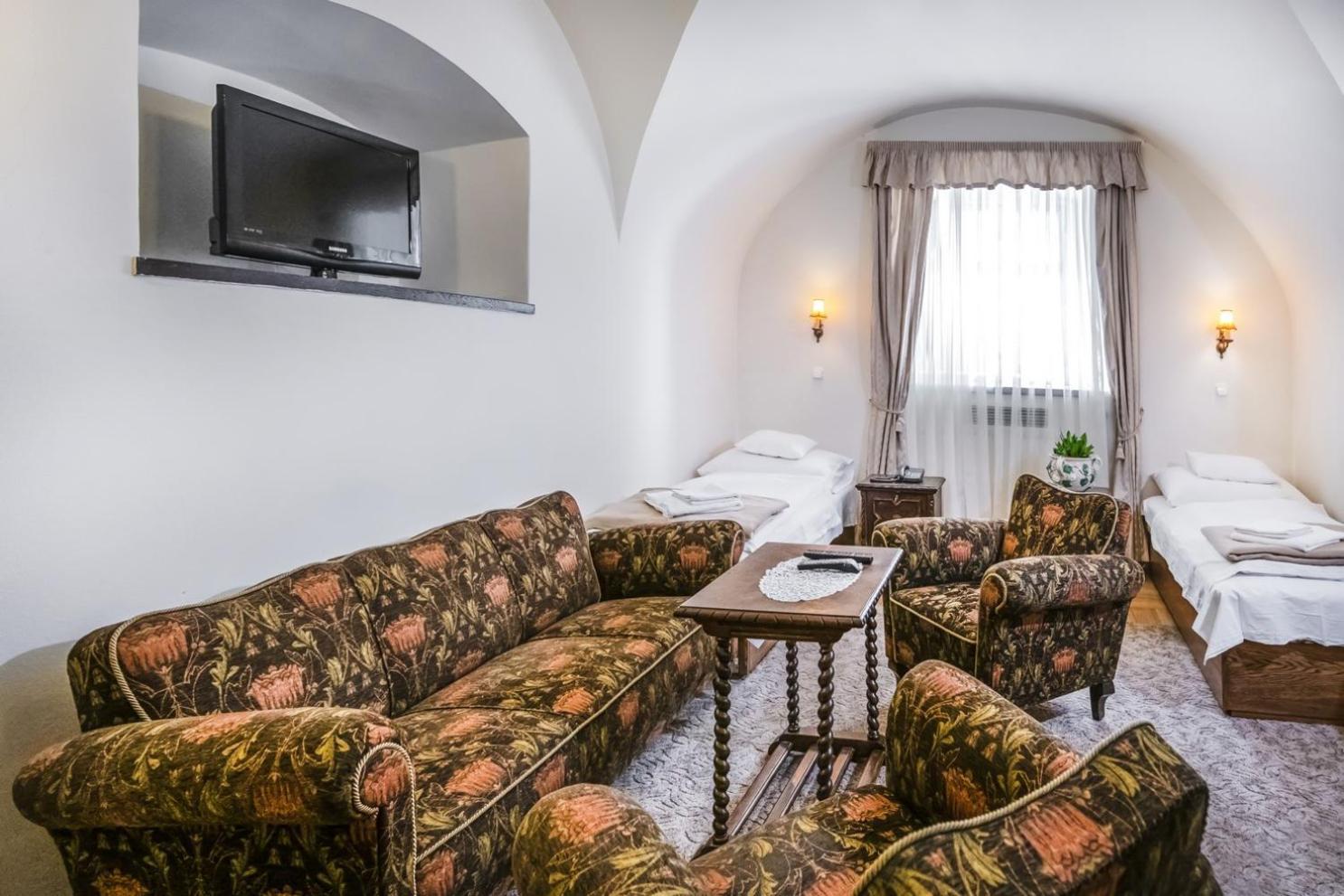 Bed & Breakfast Academy *