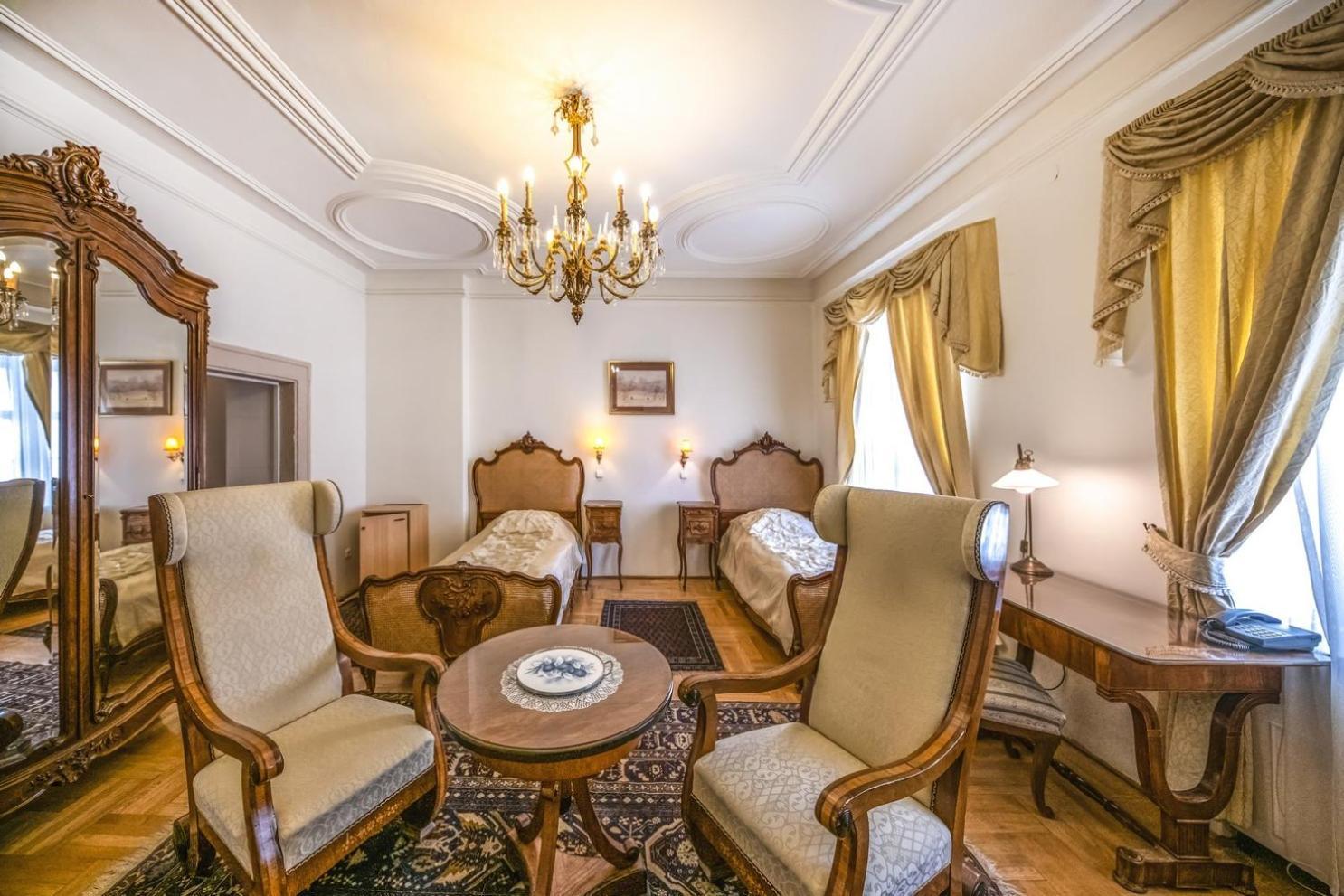 Academy Bed & Breakfast