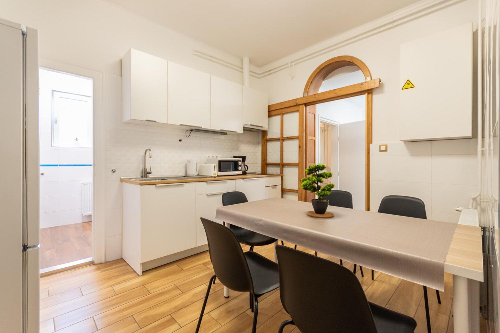 B12 Budapest