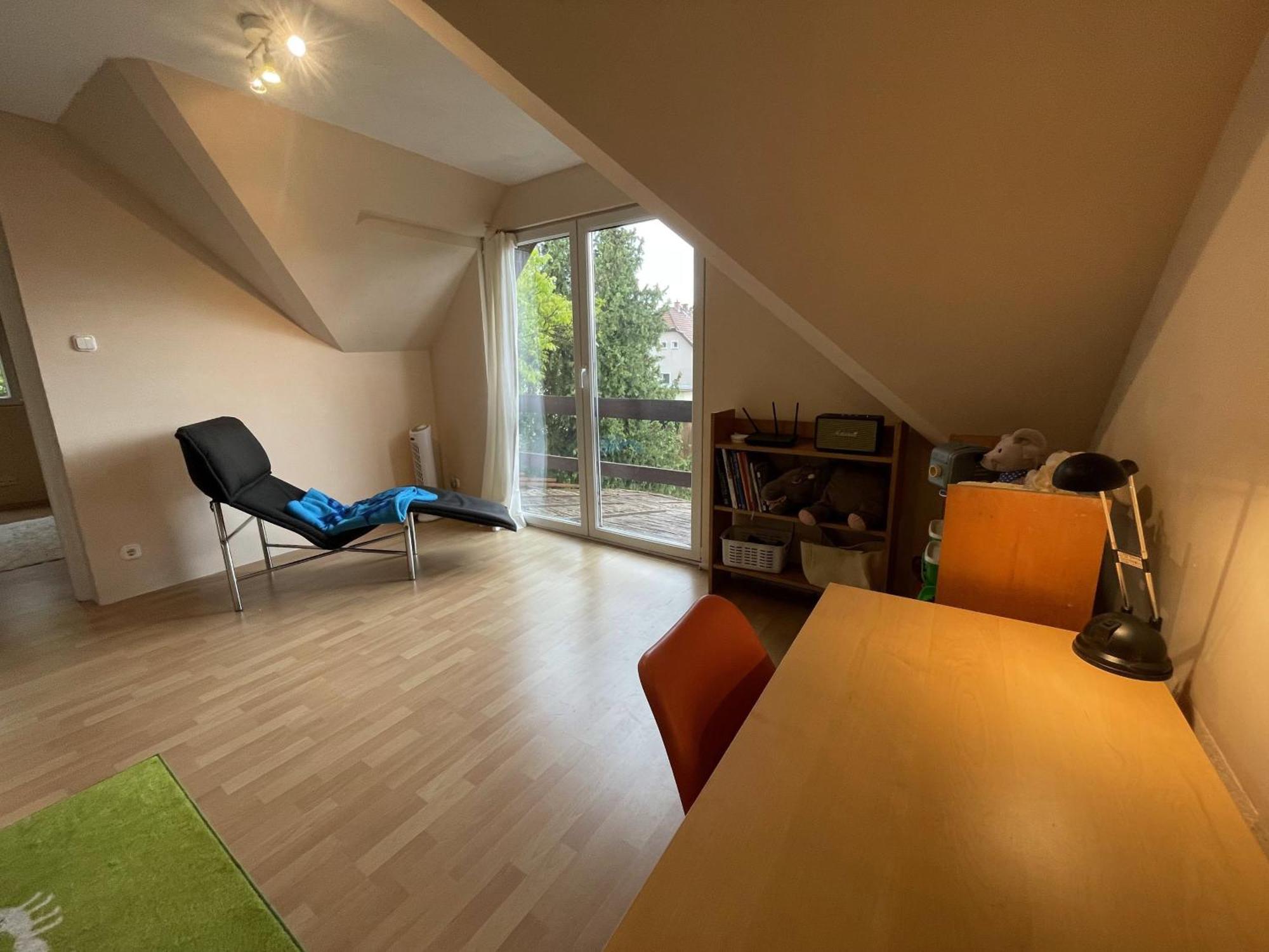 Villa 4 Guests: River & Garden Charm