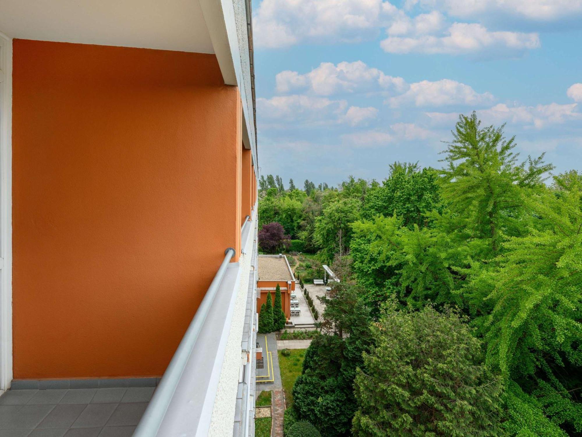 Ibis Citysouth 3*