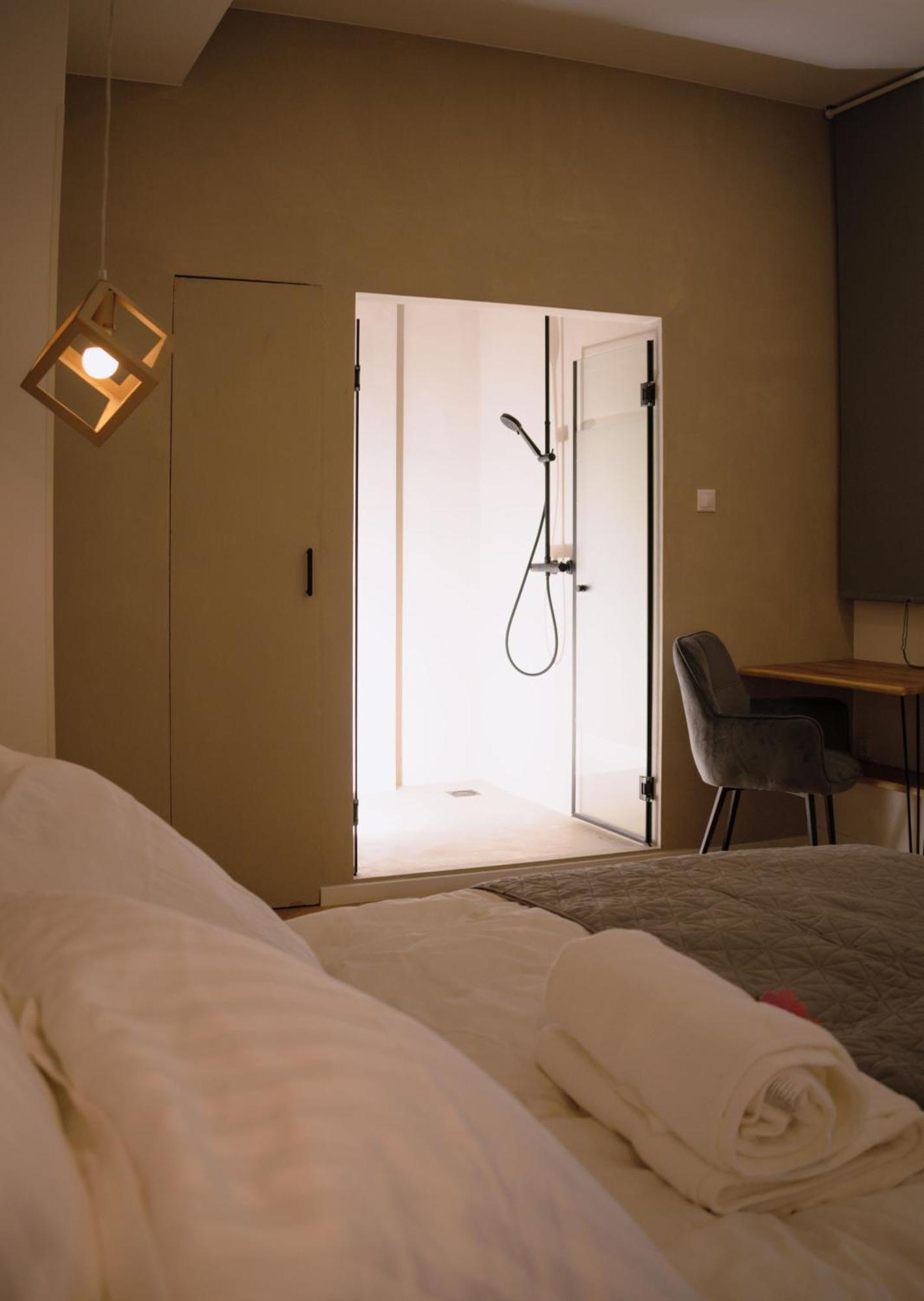 Pedestrian Apartment, The Location Appartement *