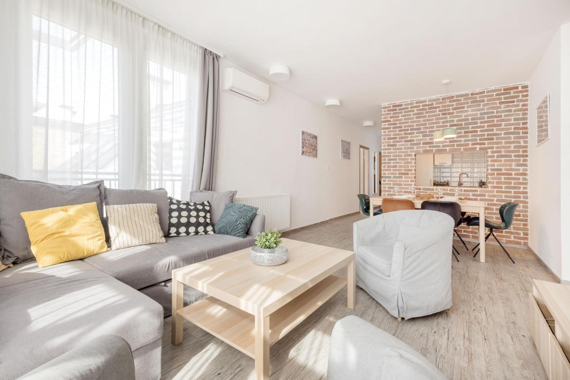 Bright Floor With Parking Apartamento Budapest