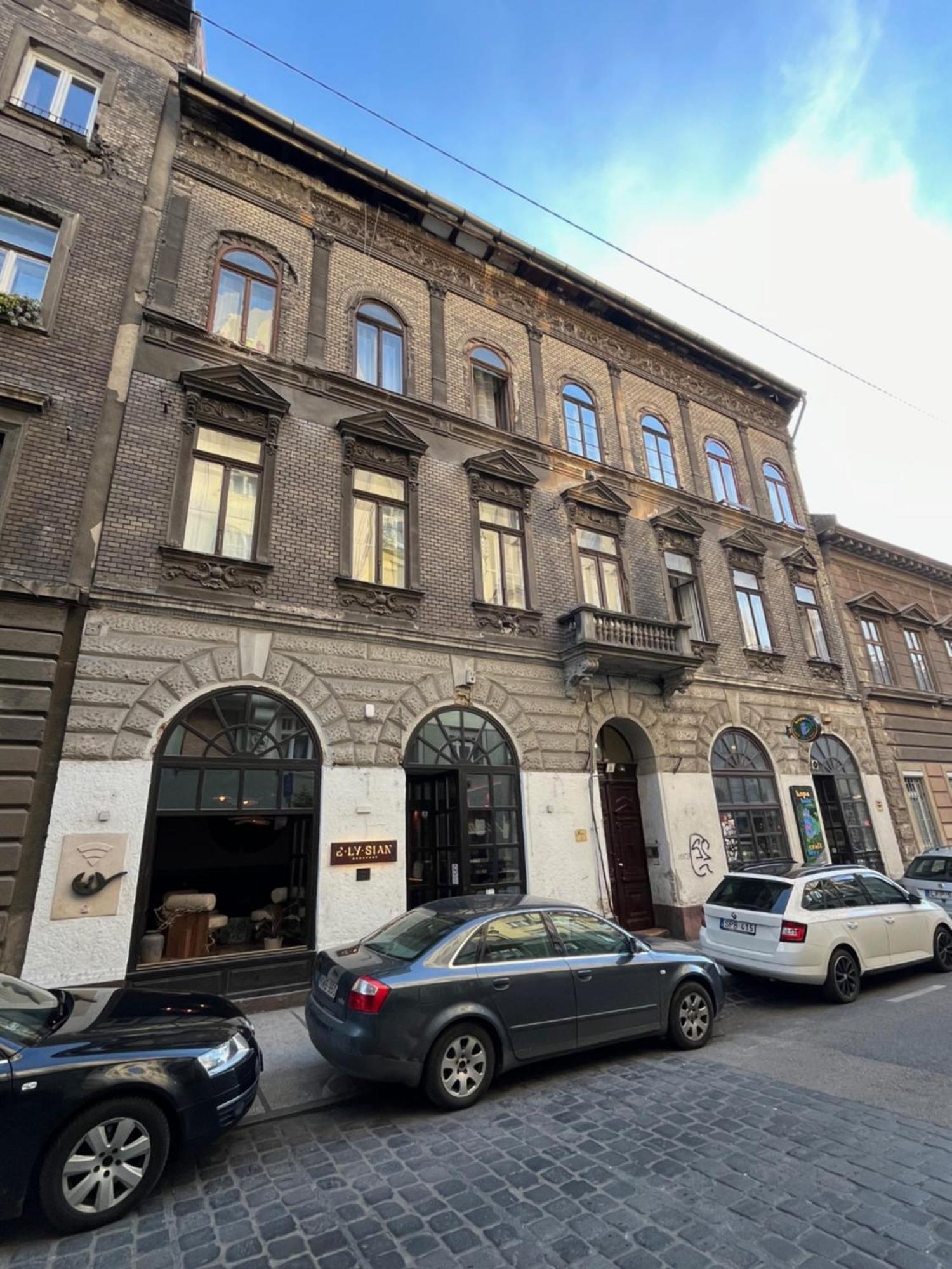 Center Apartman *