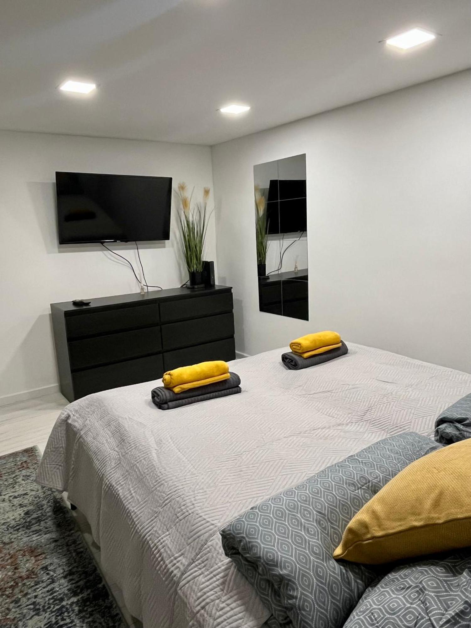 West Station Gallery - Free Parking, Cozy Home, Perfect For Families Apartamento