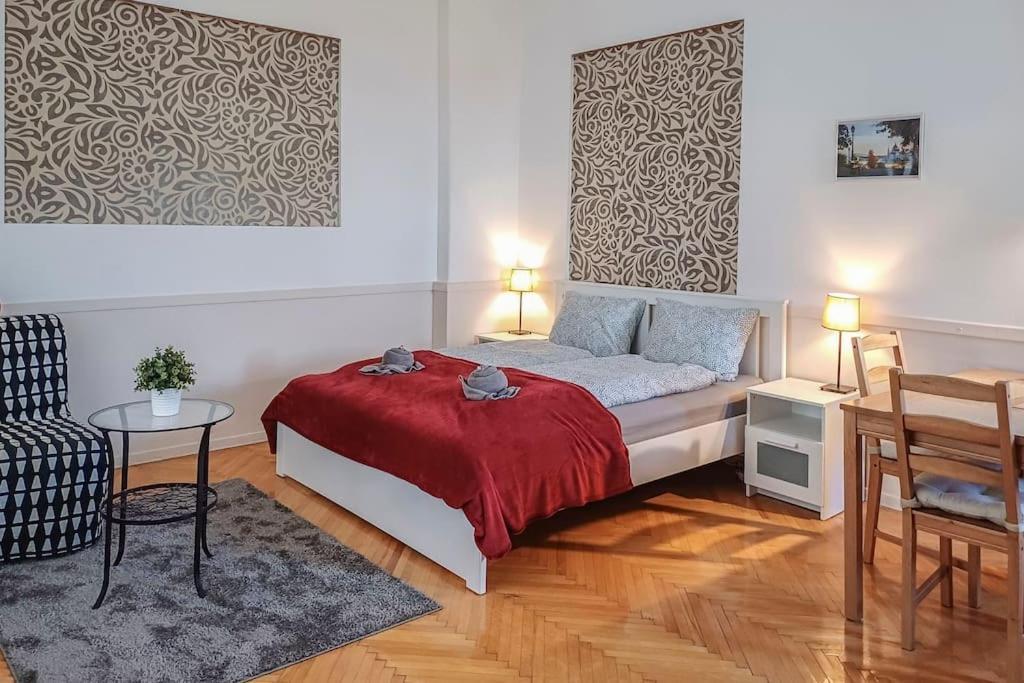 Astoria Apartment *