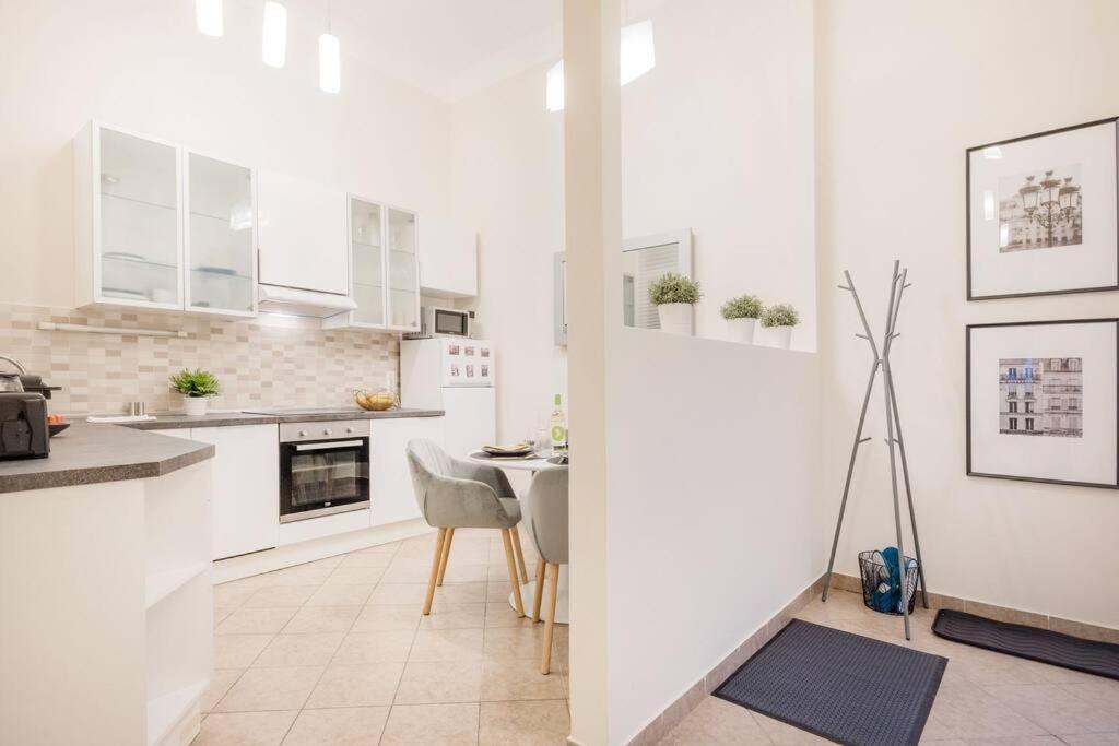 Modern And Stylish 2-bedroom In The Center Appartement