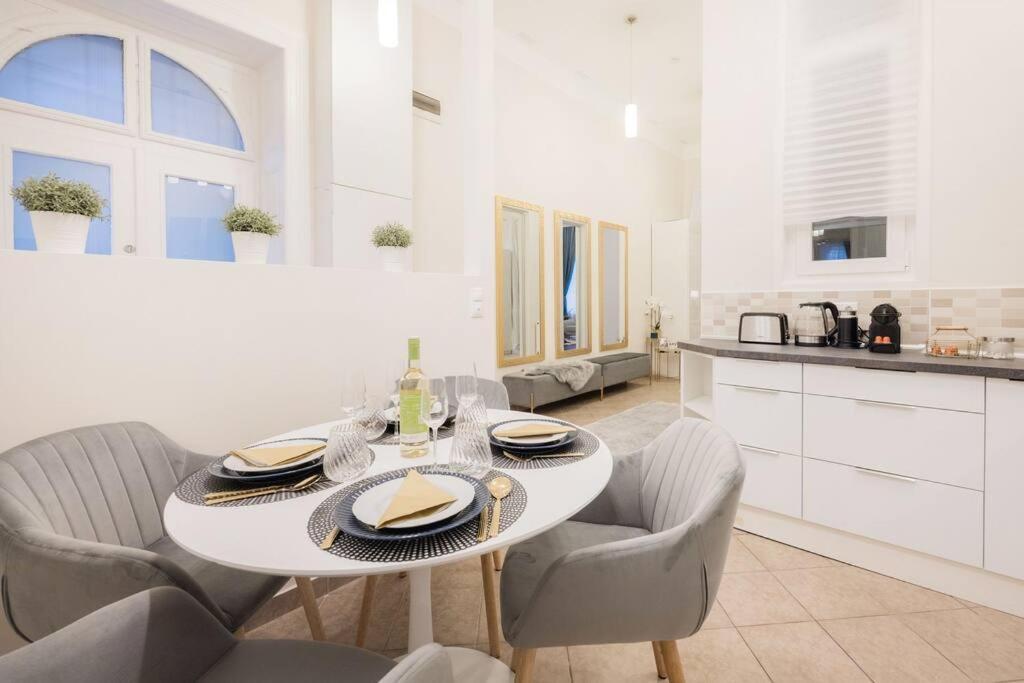 Modern And Stylish 2-bedroom In The Center Appartement Budapest