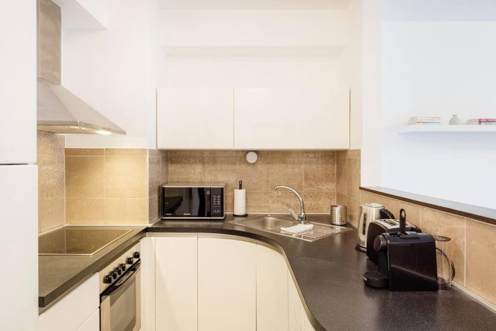 Stylish With Balcony In Appartamento Budapest