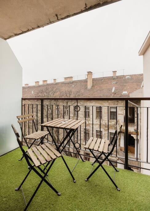 Stylish With Balcony In *