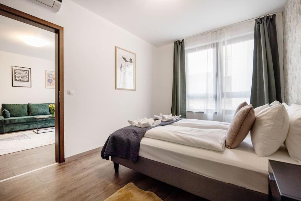 Stylish With Balcony In Appartamento