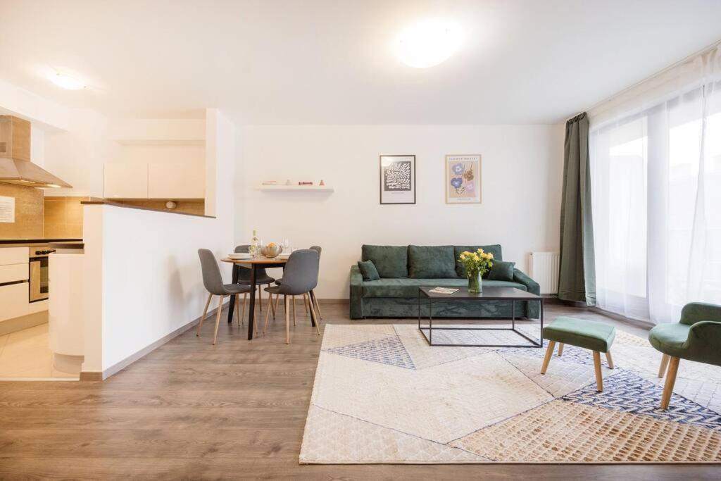 Stylish With Balcony In Budapest