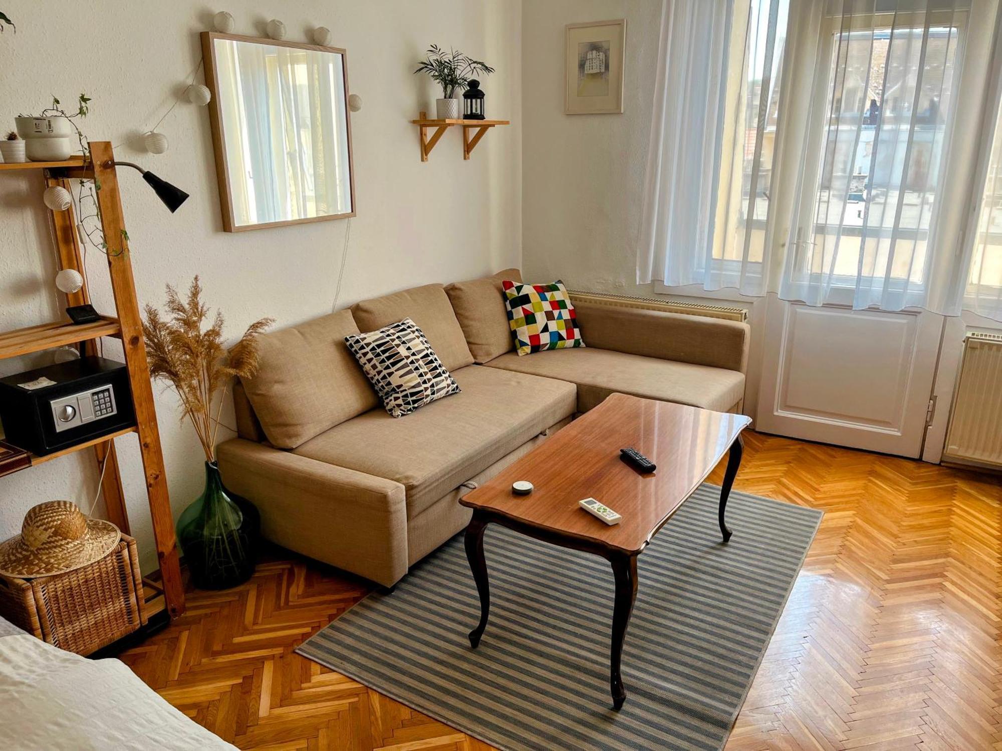 Attila 67 Apartment *