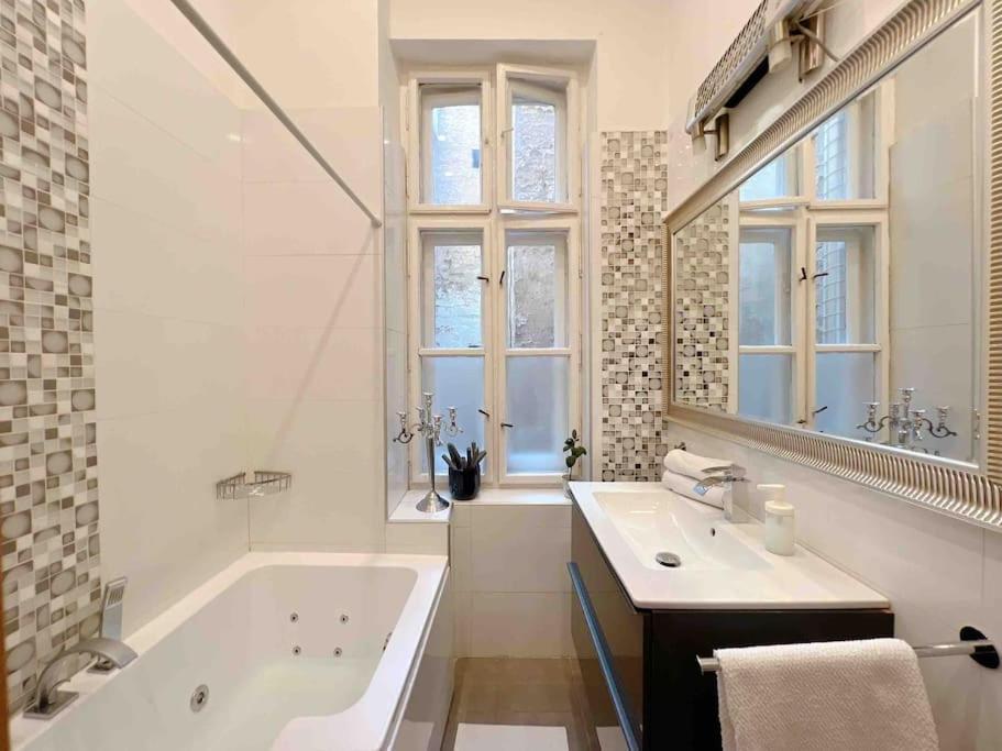 Wellness Duplex Penthouse Sauna & Jacuzzi-heart Of