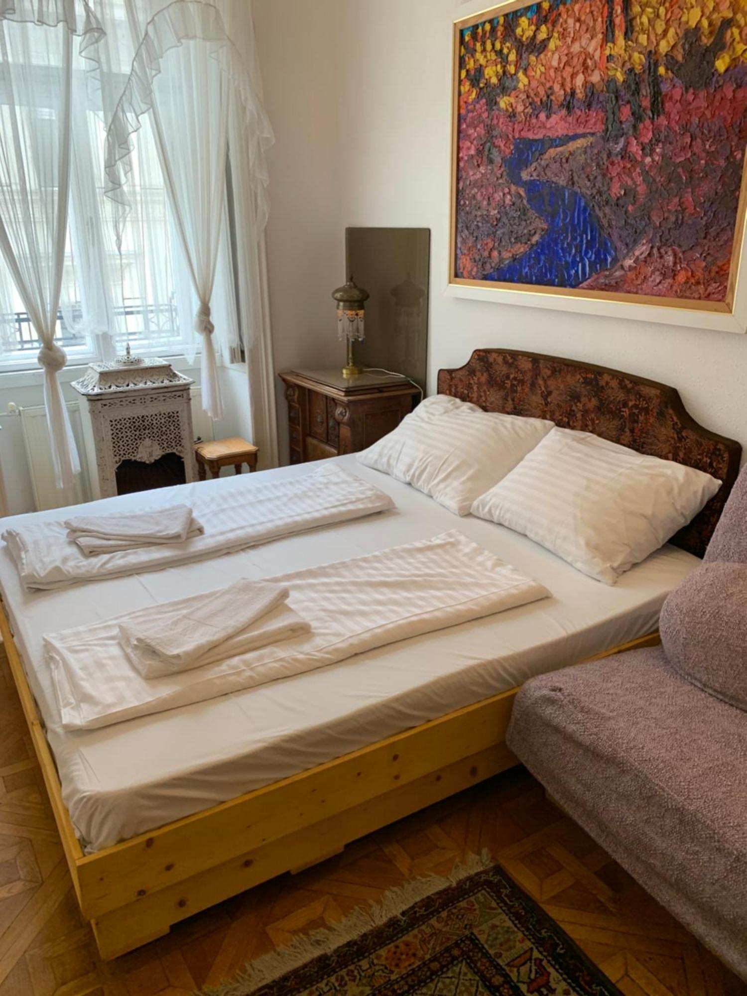Libra Grande Venetian Style * Budapest