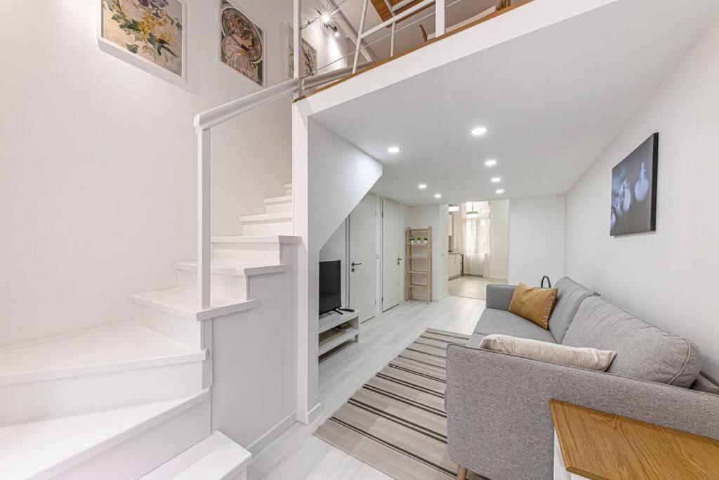Apartamento 2 Bedroom Large Kitchen Flat On M1 Metro