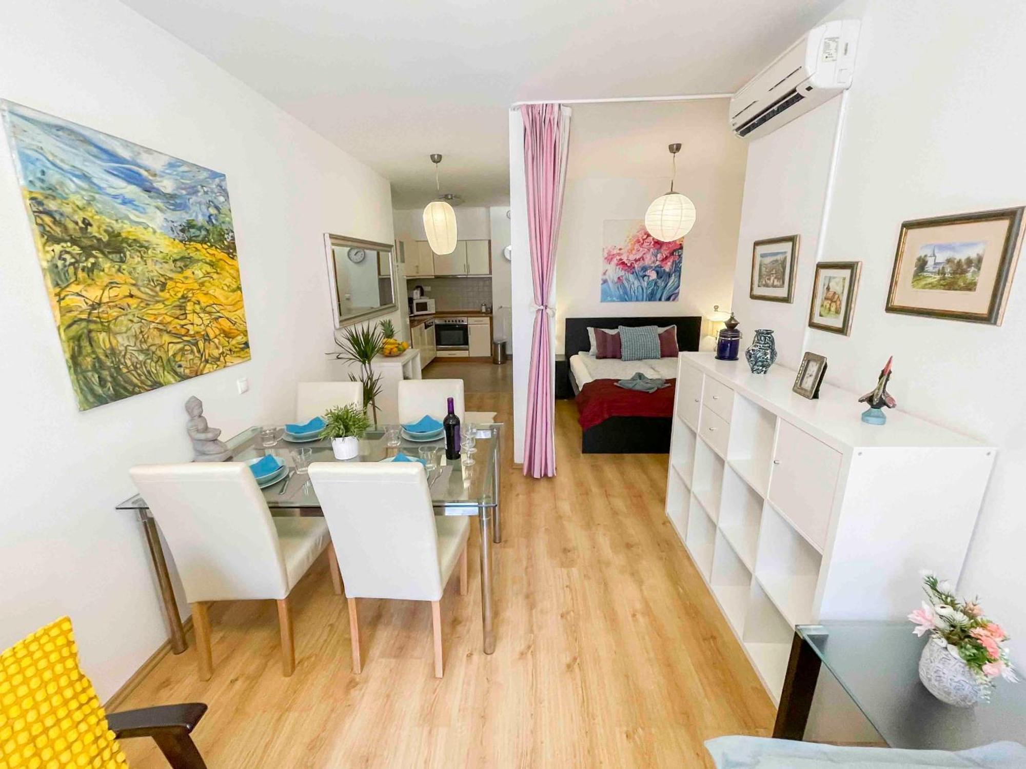 Opera Apartment *