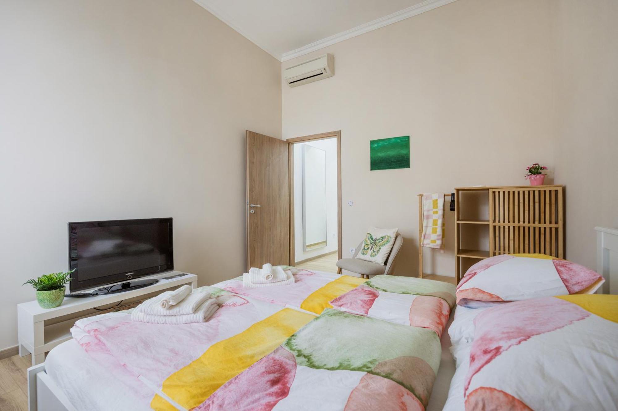 Appartement Spacious With 2 Bedrooms In Buda 2a