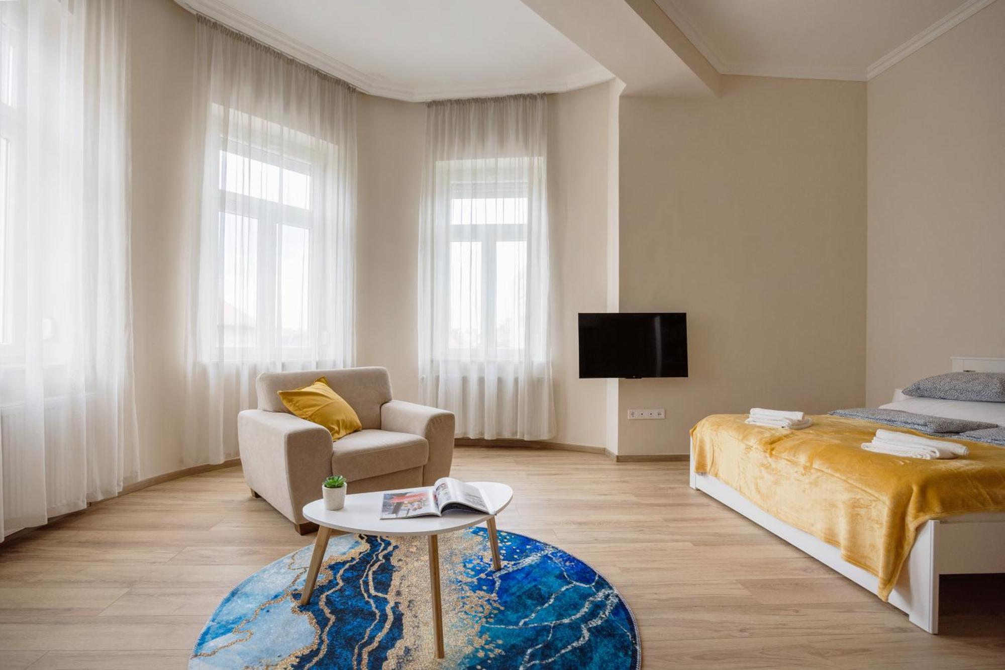 Spacious With 2 Bedrooms In Buda 2a Boedapest