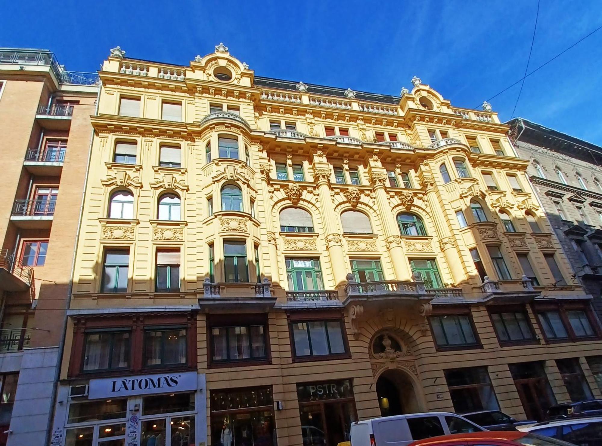 Palace * Budapest