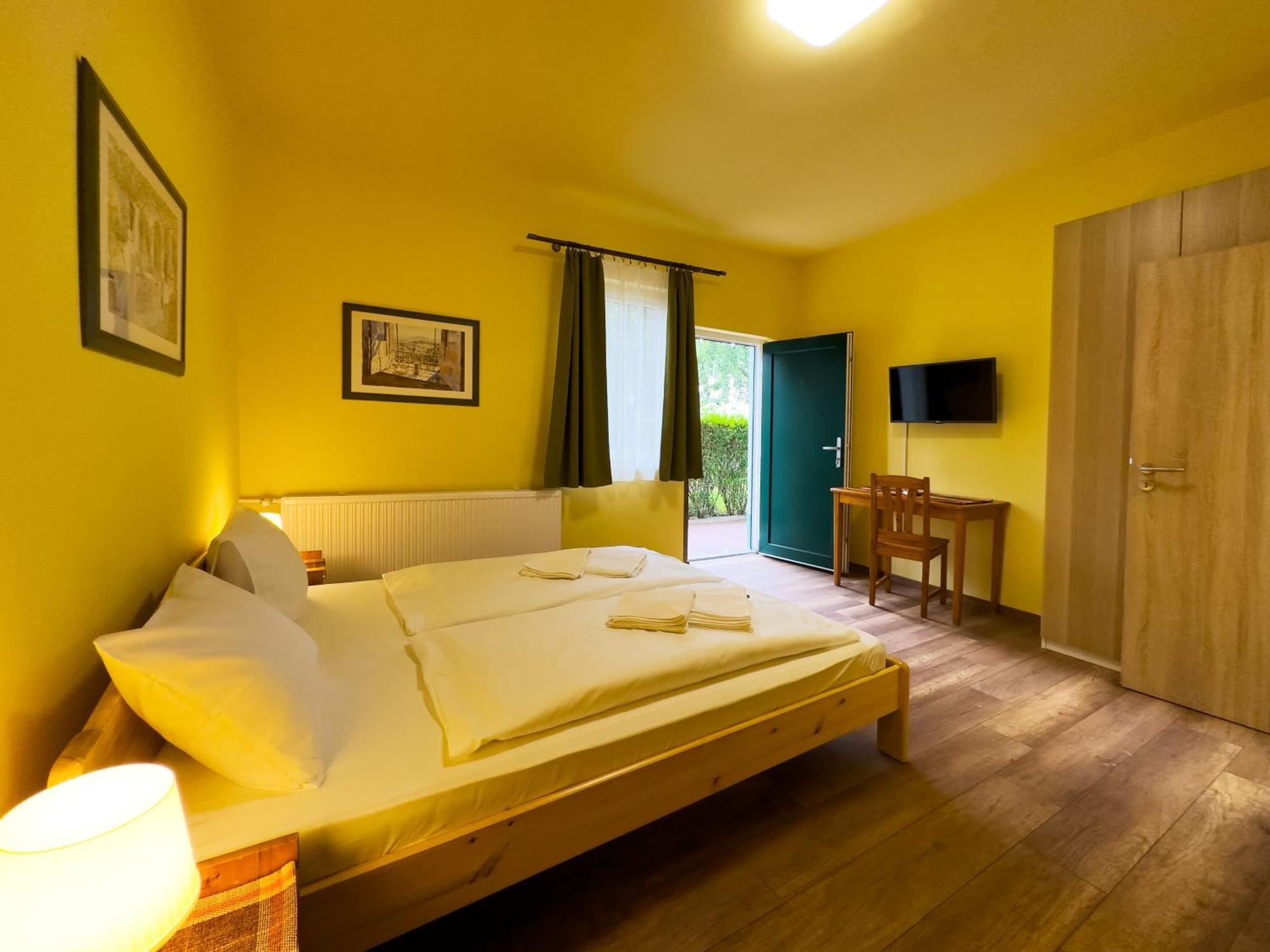 Irisz Panzio 3*