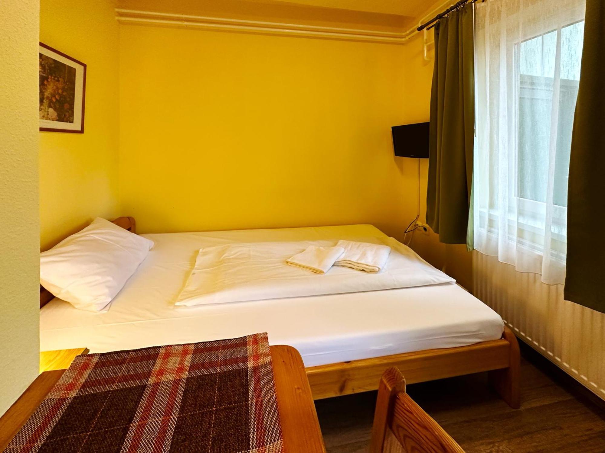 Irisz Panzio 3*