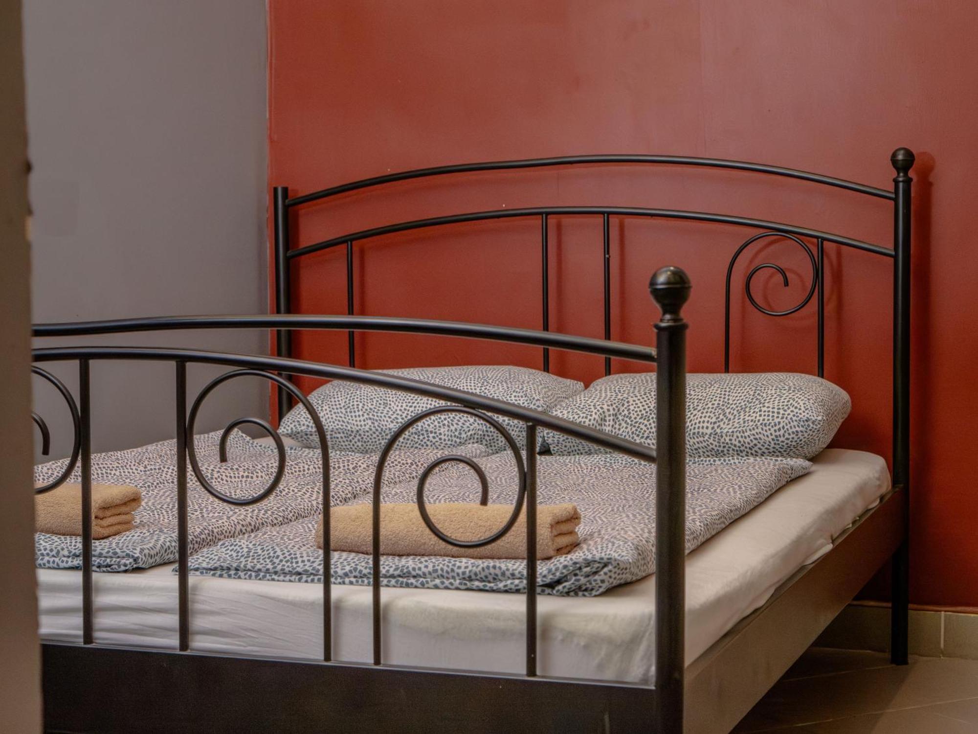 Deep Hostal