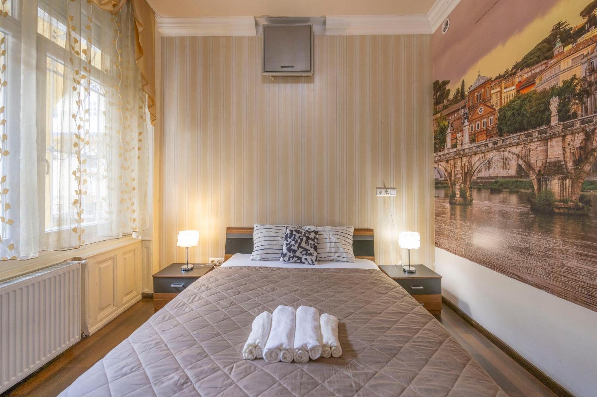 Warm & Cozy By Anna * Budapest