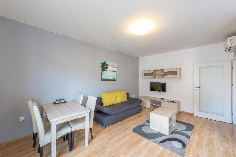 Apartahotel Corvin Plaza Apartamentos&suites