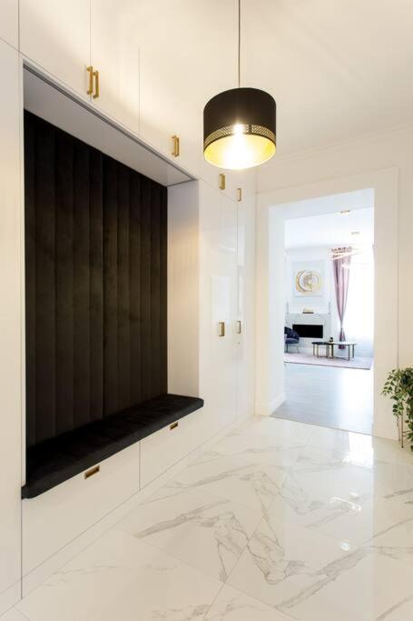 Luxurious King And Queen Bed Park4free * Budapest