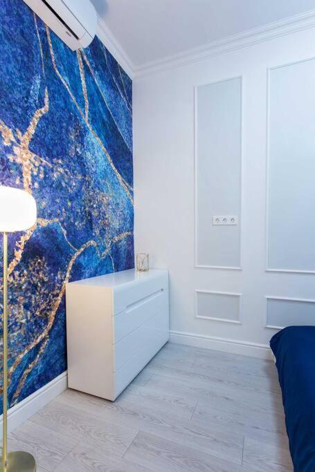 Luxurious King And Queen Bed Park4free Budapest