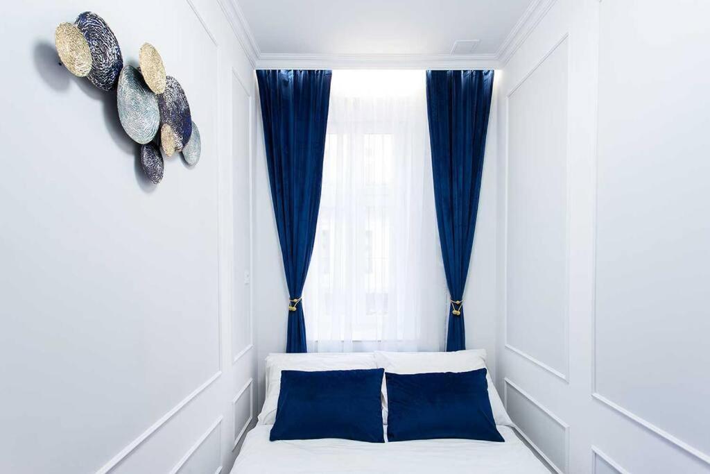 Luxurious King And Queen Bed Park4free Budapest