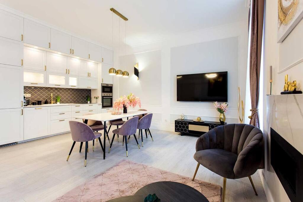 Luxurious King And Queen Bed Park4free Appartamento