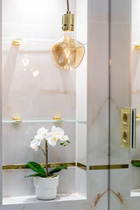 Appartamento Luxurious King And Queen Bed Park4free Budapest