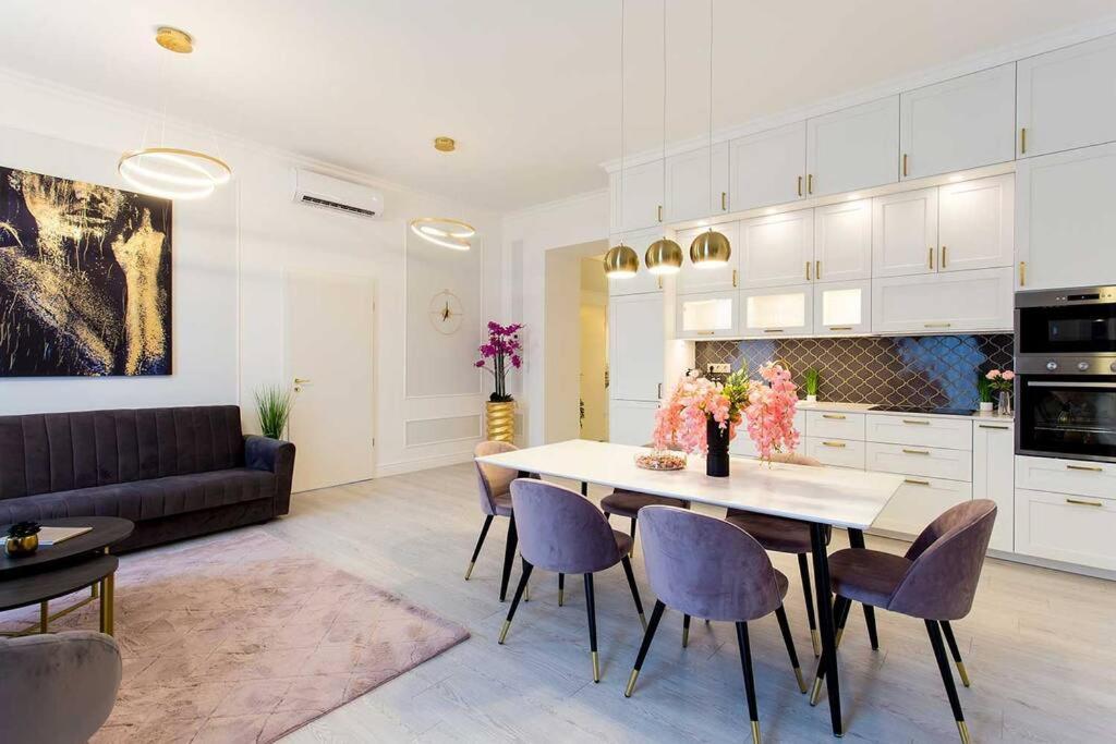 Appartamento Luxurious King And Queen Bed Park4free *