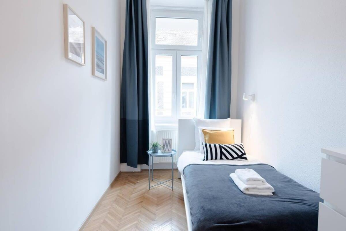 Excellent Location Lovely With Ac Budapest