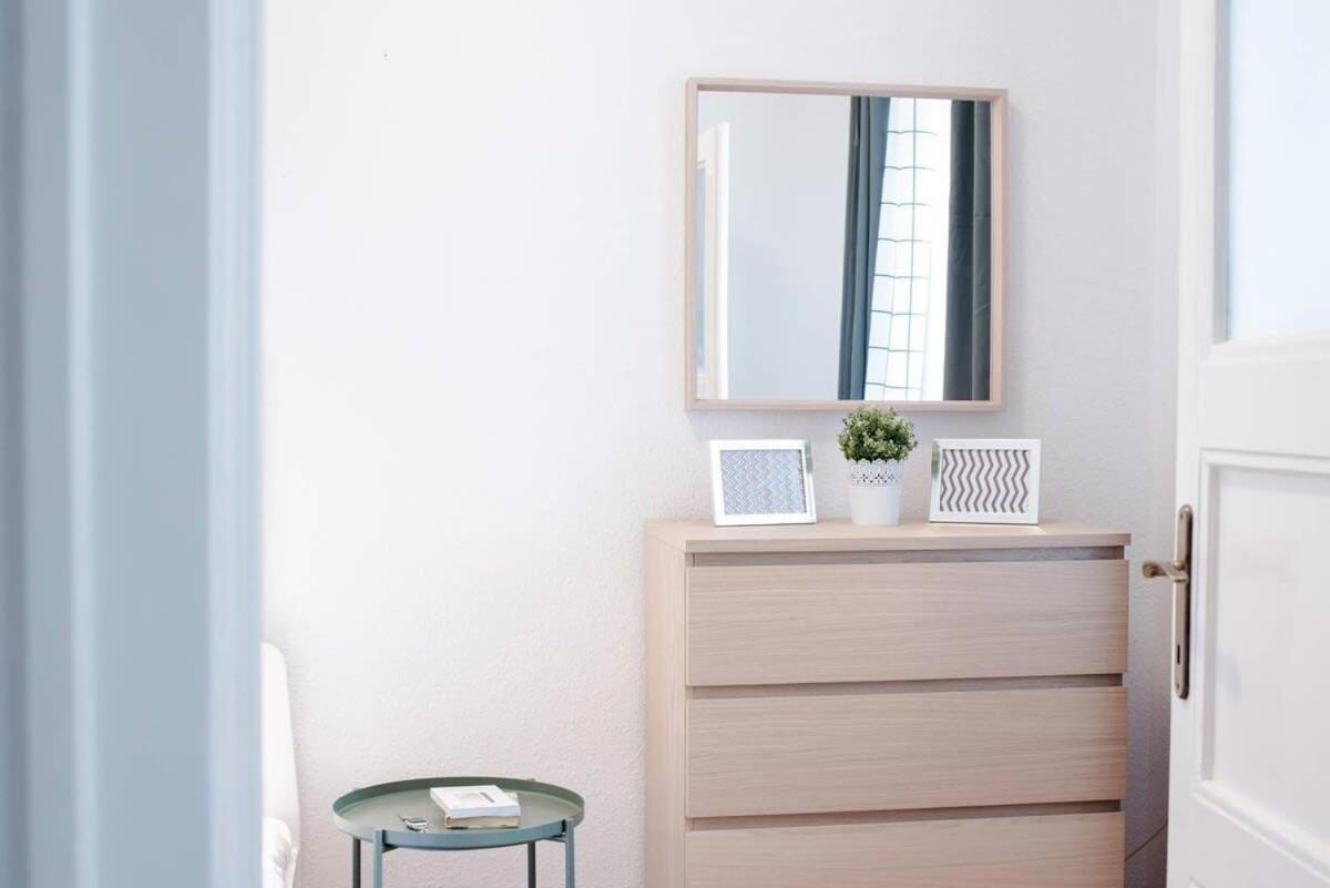 Excellent Location Lovely With Ac Appartement Budapest