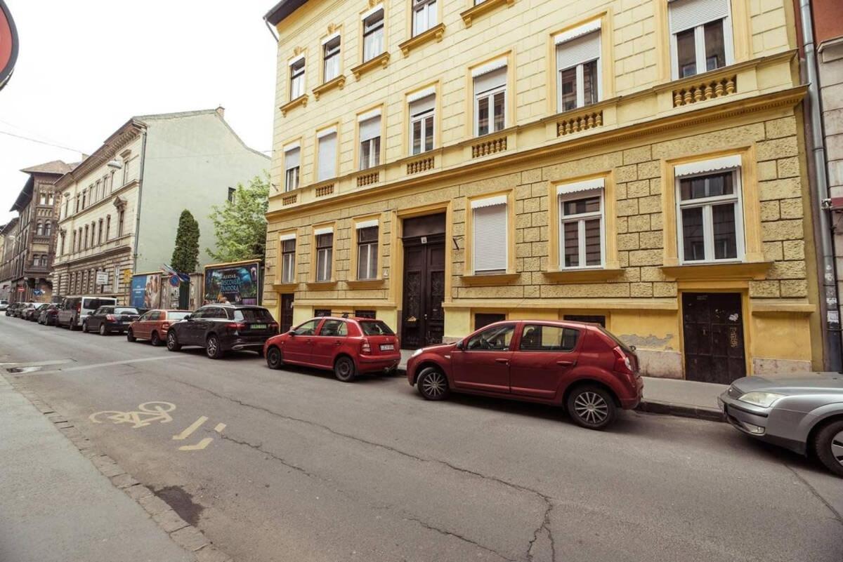 Excellent Location Lovely With Ac Budapest